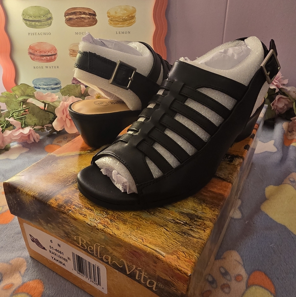 Bella Vita Yakira Wedge Sandals Black Leather - Size 6N